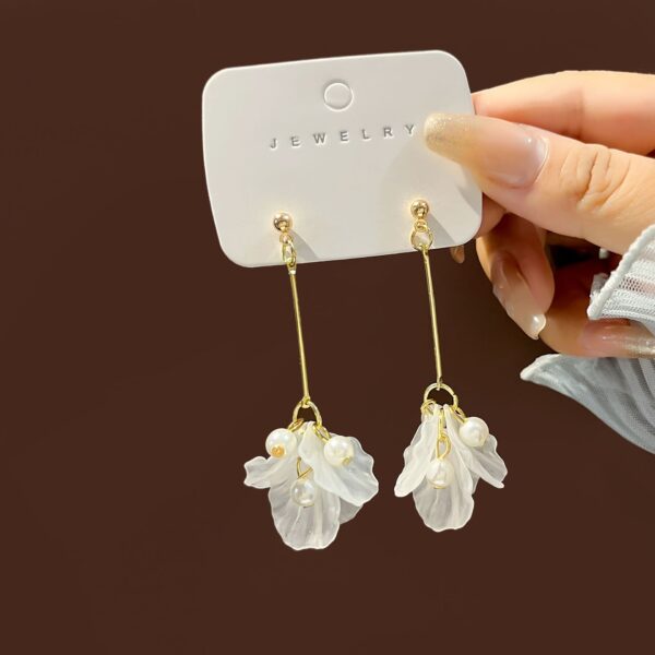 Loop Petal earrings