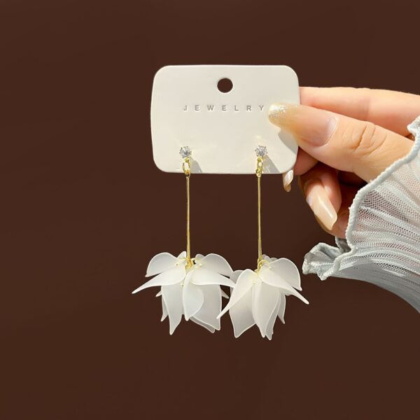 Loop Petal earrings