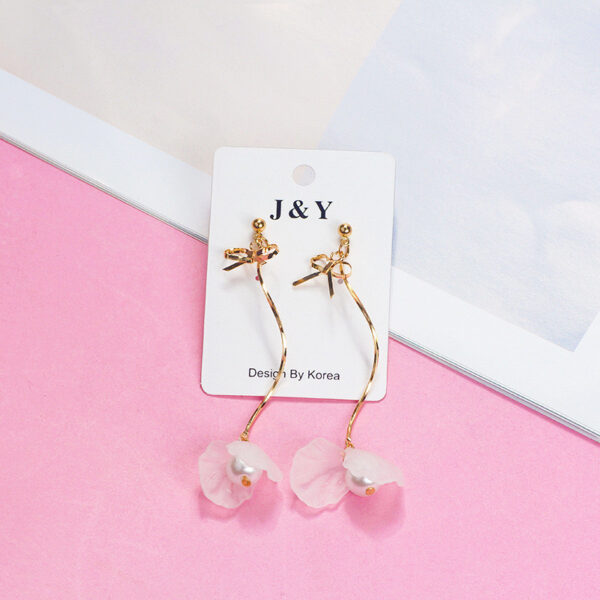 Loop Petal earrings