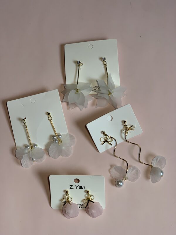 Loop Petal earrings