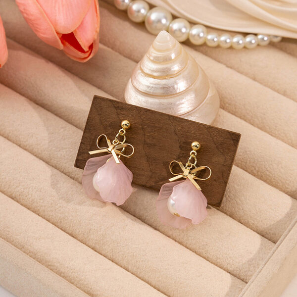 Loop Petal earrings